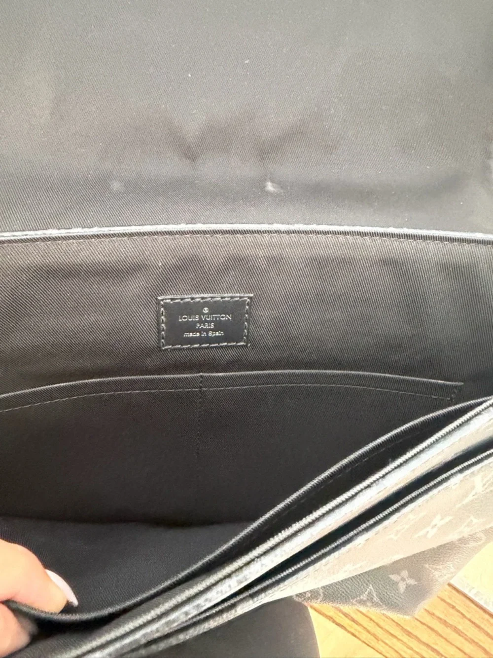 Louis Vuitton District Messenger Bag PM - Picture 4 of 5